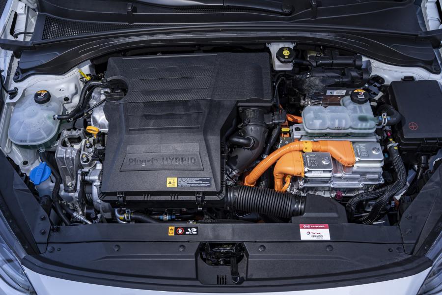 Моторный отсек Kia Ceed Sportswagon PHEV 2019 года  (WW) (фото 36 из 42)